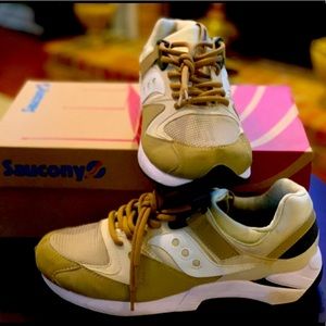 Saucony Grid 9000 Men’s Sneaker Sz 11